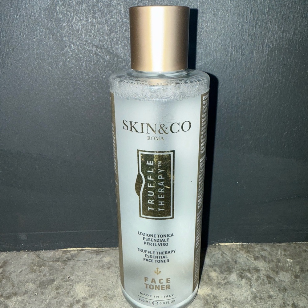 Skin&Co Truffle Therapy Face Toner - Gold and White